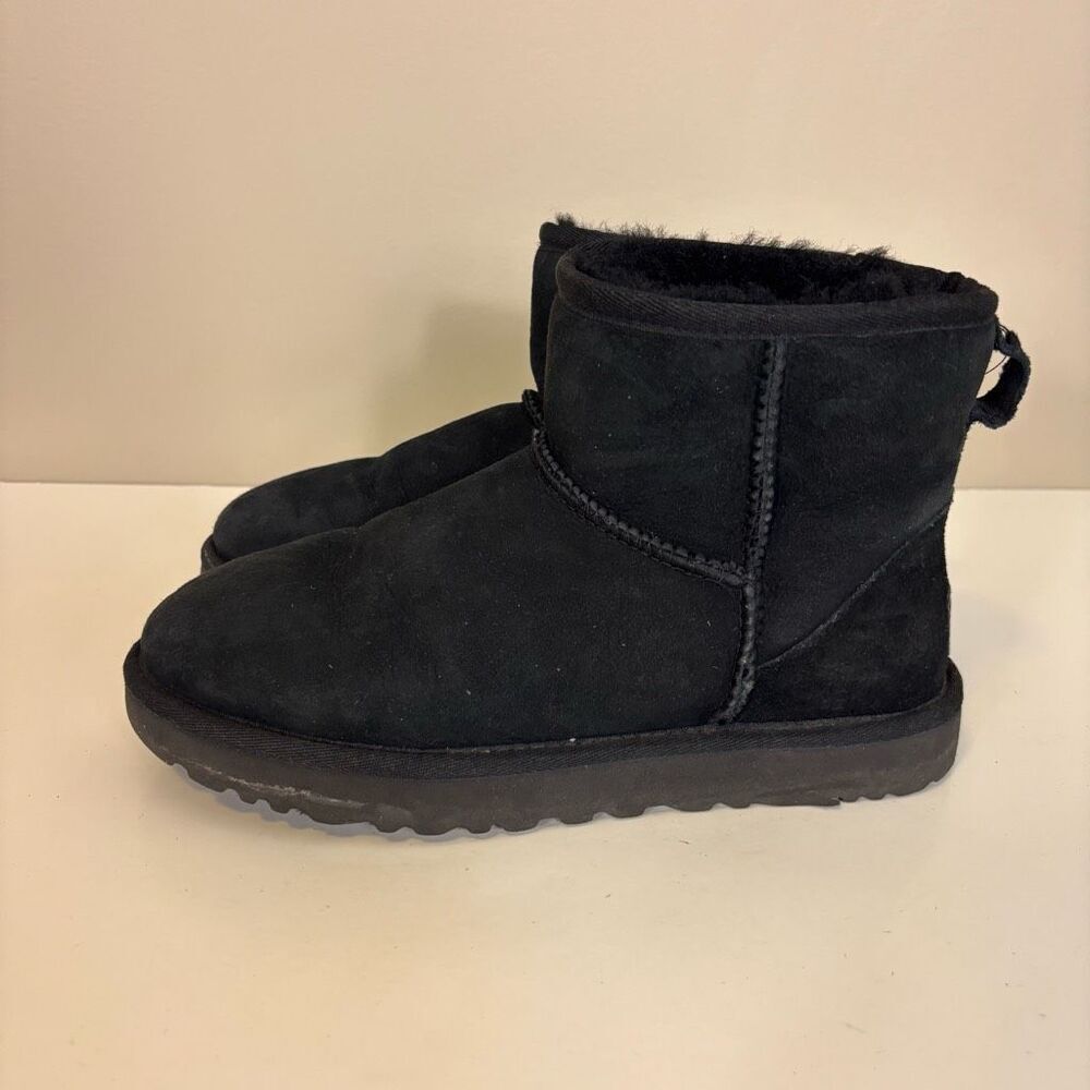 UGG Black Mini Fur Lined Winter Boots Women's Size 7 - Picture 1 of 8